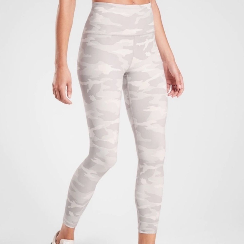Athleta Elation Camo 7/8 Tight Small